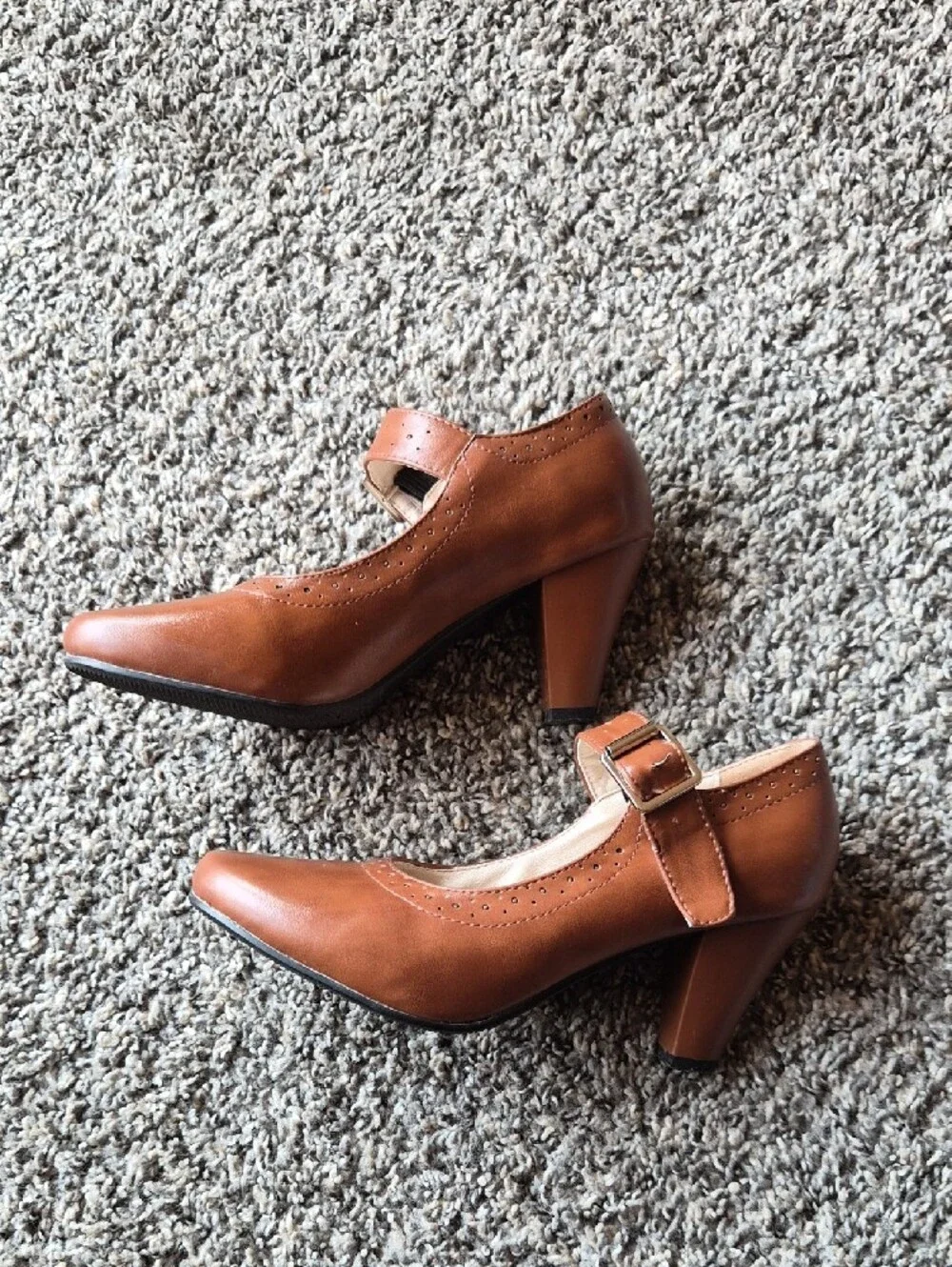 Classic Mary Jane Heels in Brown Size 6.5 (37)